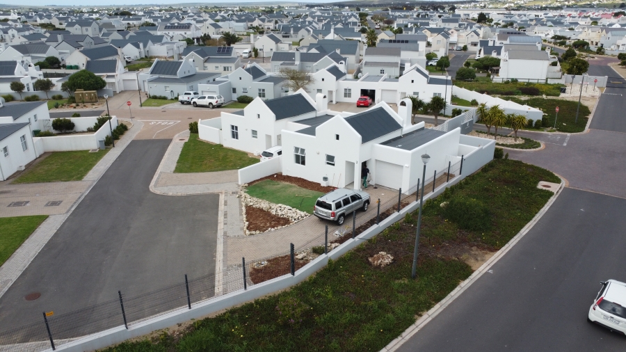 2 Bedroom Property for Sale in Laguna Hills Western Cape